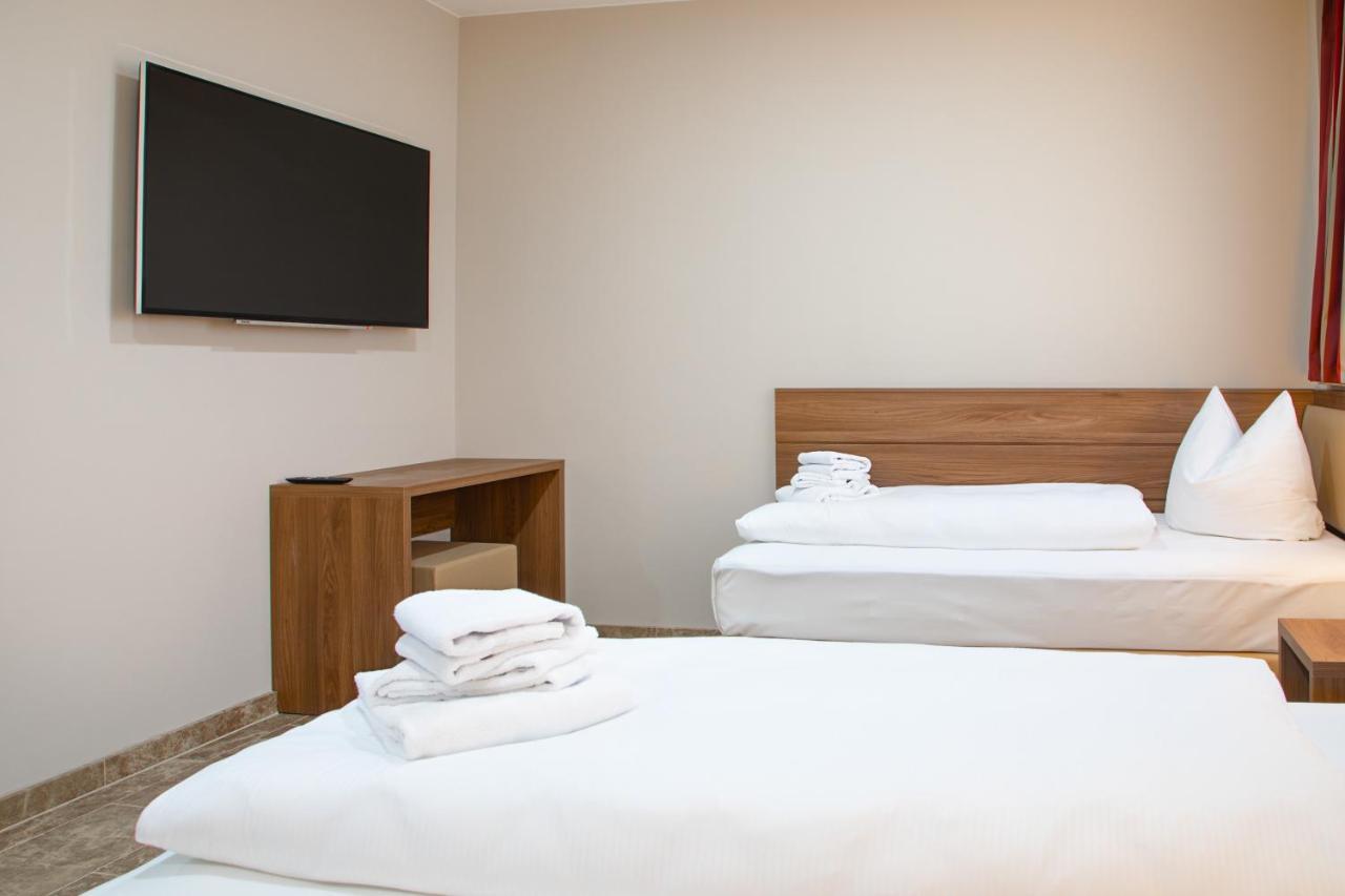 Dreibettzimmer mit Bad